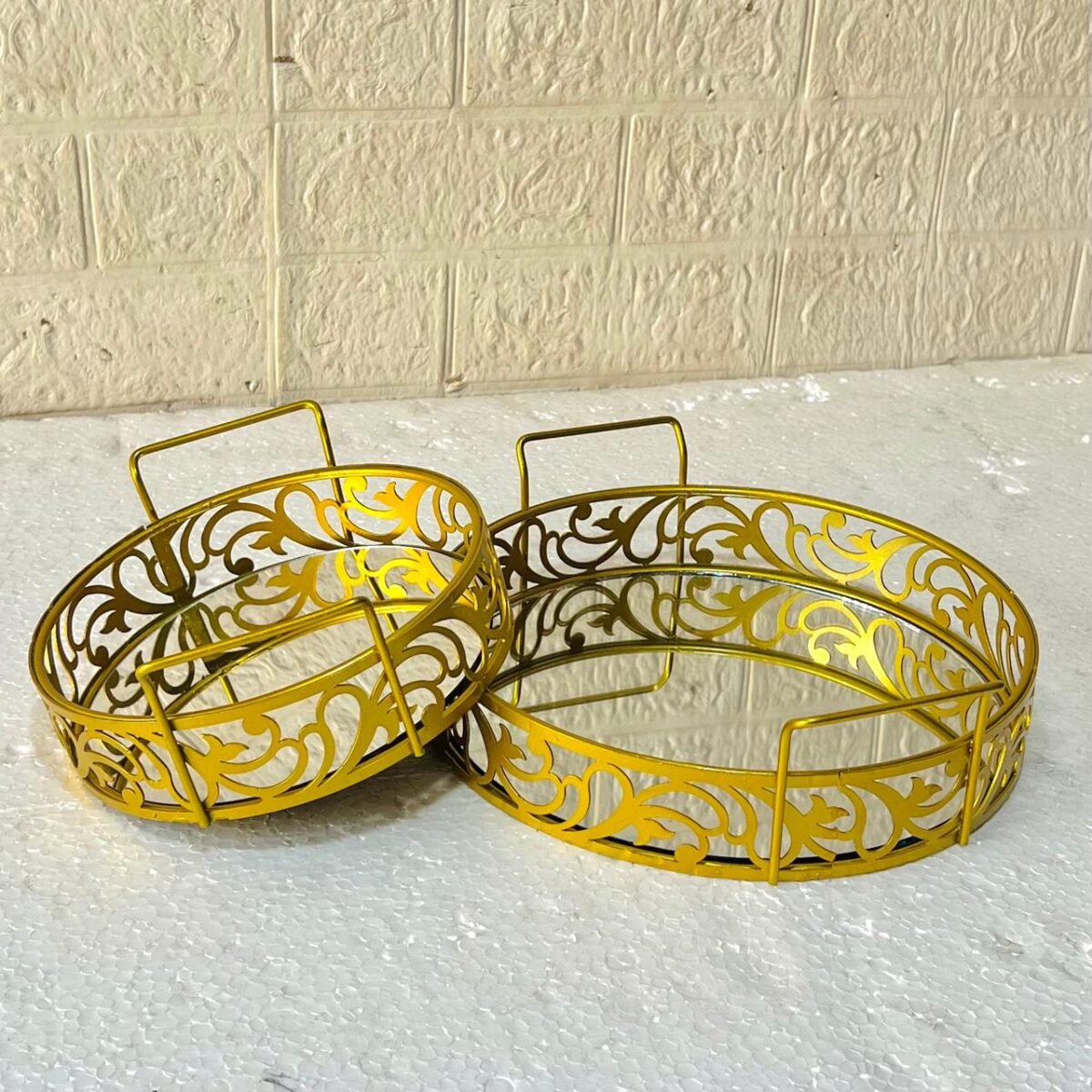 Round Set of 2 Cosmetics & Serving Trays. - Image 2